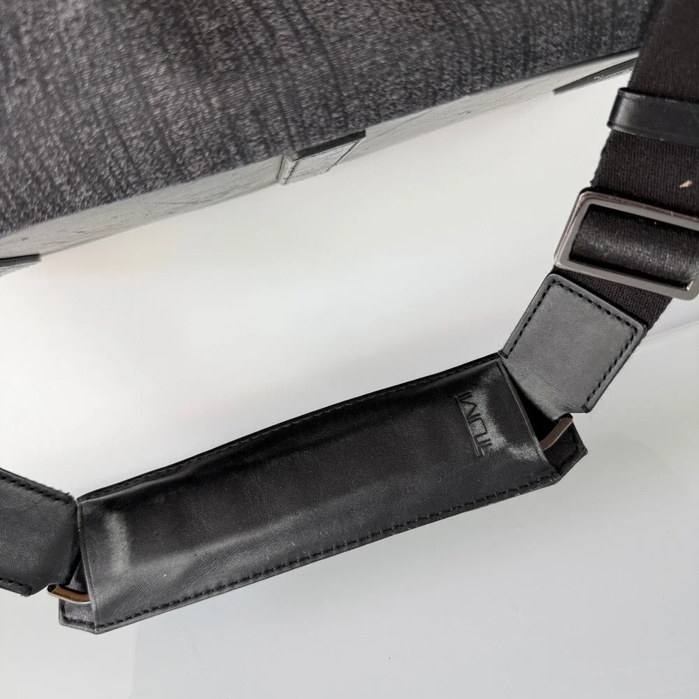 Tumi Beacon Hill Smith Jetsetter Bag Mens L Grey Black Leather Briefcase 68550SL